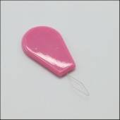 Нитевдеватель с пластиковой ручкой, 4,4*2см,цв розовый фото в интернет-магазине Hobbymir.ru