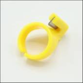 Напёрсток-кольцо для обрезки нити,цв желтый фото в интернет-магазине Hobbymir.ru